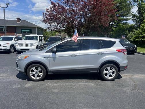 Ingot Silver Metallic 2014 Ford Escape SE