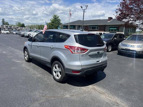 Ingot Silver Metallic 2014 Ford Escape SE
