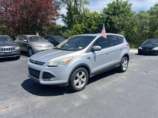 Ingot Silver Metallic 2014 Ford Escape SE