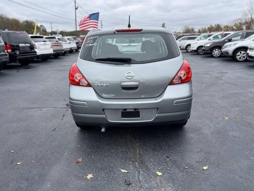 2011 Nissan Versa 1.8 S