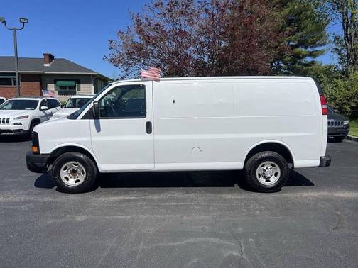 Summit White 2010 Chevrolet Express 2500 Work Van