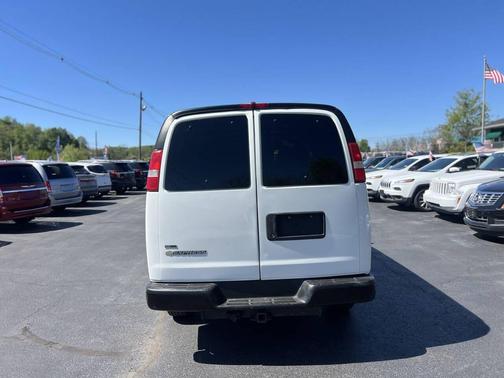 Summit White 2010 Chevrolet Express 2500 Work Van