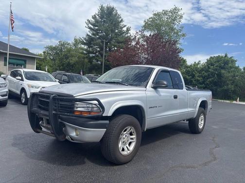 Silver 2002 Dodge Dakota Sport Club Cab
