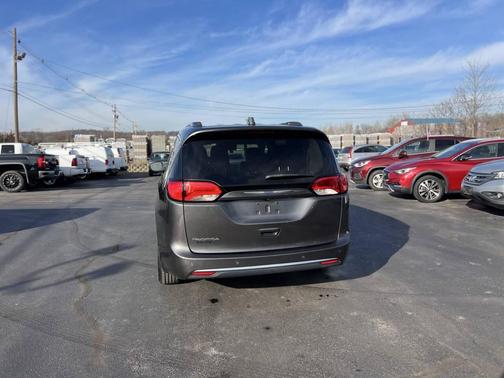 2019 Chrysler Pacifica Touring L