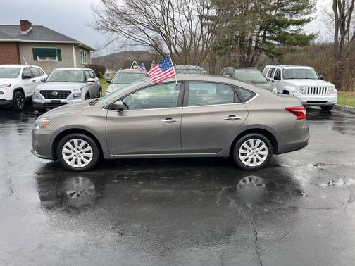 Beige 2016 Nissan Sentra SV