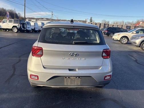 2021 Hyundai VENUE SE