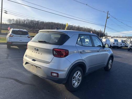 2021 Hyundai VENUE SE