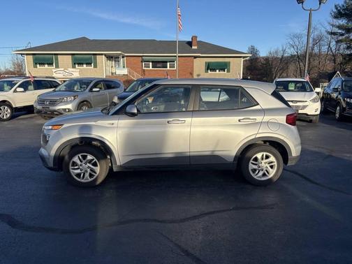 2021 Hyundai VENUE SE