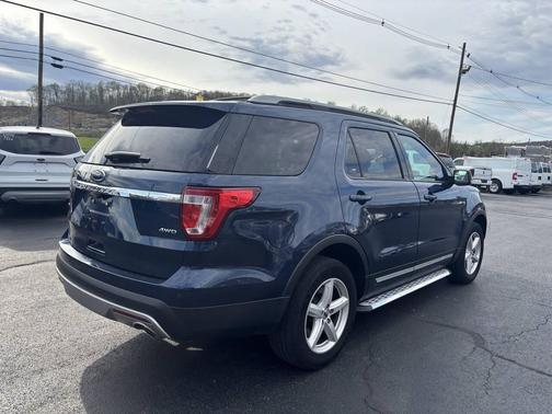 Magnetic Metallic 2017 Ford Explorer XLT