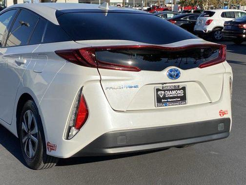 Photo 5 of 30 of 2017 Toyota Prius Prime Premium