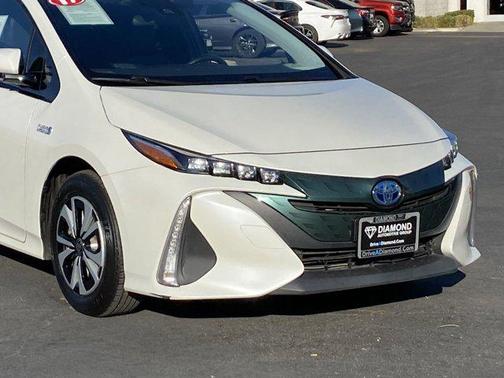 Photo 2 of 30 of 2017 Toyota Prius Prime Premium