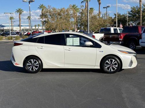 Photo 3 of 30 of 2017 Toyota Prius Prime Premium