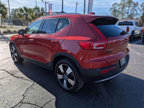 2019 Volvo XC40 T5 Momentum