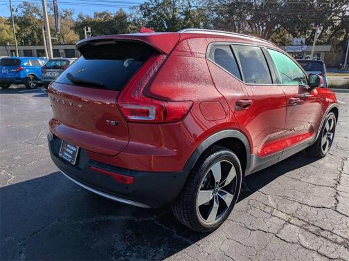 2019 Volvo XC40 T5 Momentum