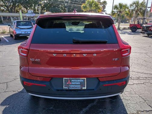 2019 Volvo XC40 T5 Momentum