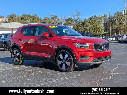 2019 Volvo XC40 T5 Momentum