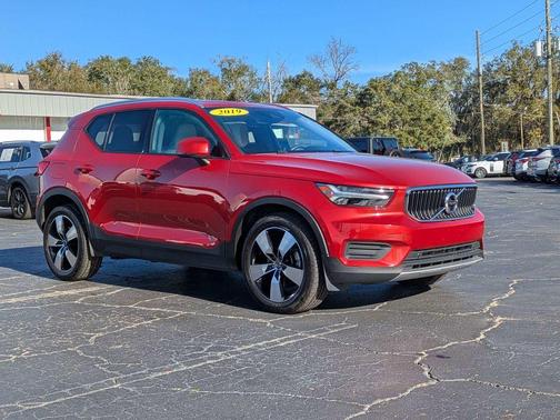2019 Volvo XC40 T5 Momentum