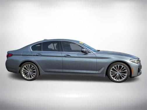 2022 BMW 530 i