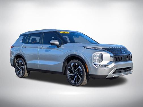 2023 Mitsubishi Outlander SE