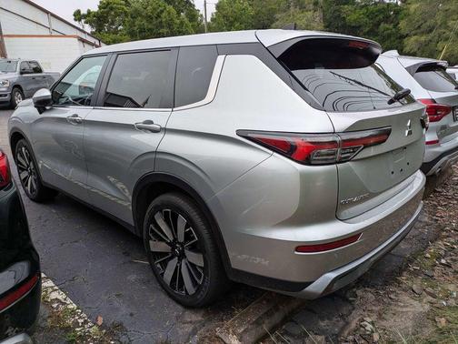 Gray 2025 Mitsubishi Outlander SE