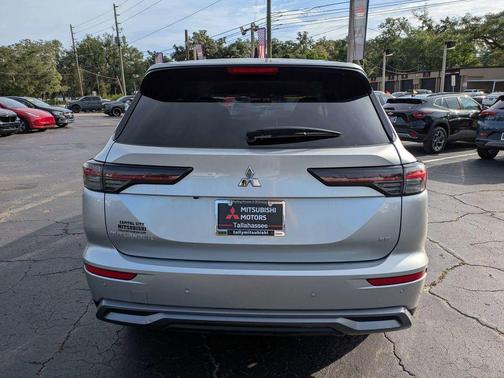 Alloy Silver Metallic 2025 Mitsubishi Outlander SE