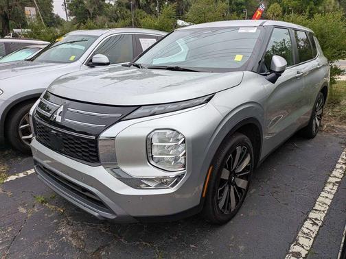 Gray 2025 Mitsubishi Outlander SE