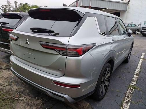 Gray 2025 Mitsubishi Outlander SE