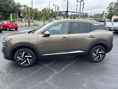 Canyon Bronze M 2025 Nissan Kicks SV
