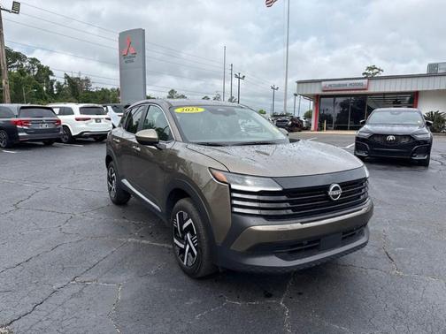 Canyon Bronze M 2025 Nissan Kicks SV