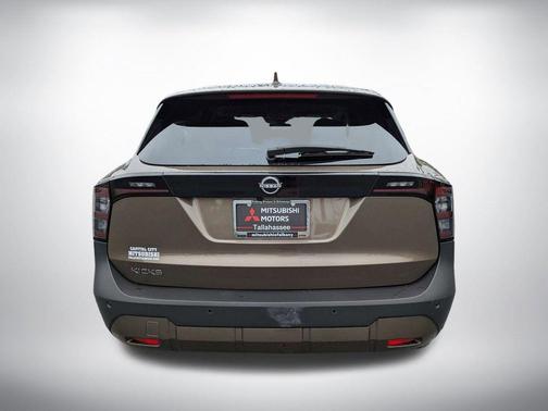 Canyon Bronze M 2025 Nissan Kicks SV