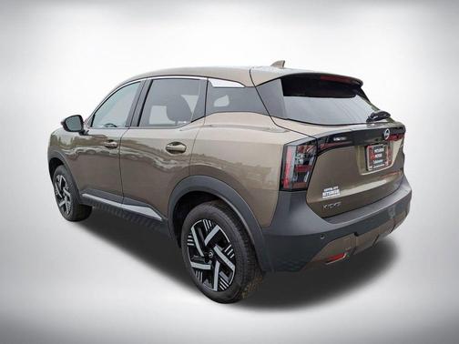 Canyon Bronze M 2025 Nissan Kicks SV