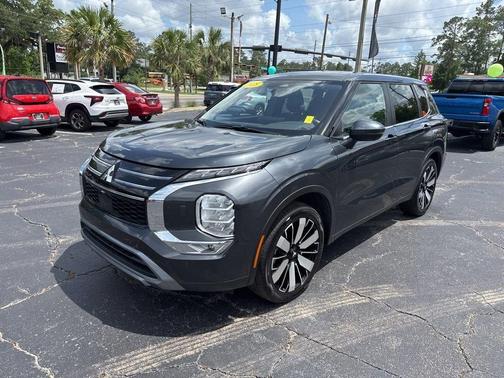 Gray 2025 Mitsubishi Outlander SE