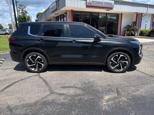 Black Diamond 2024 Mitsubishi Outlander SE