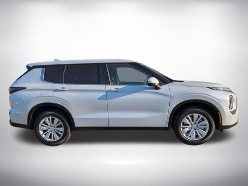 2026 Mitsubishi Outlander ES