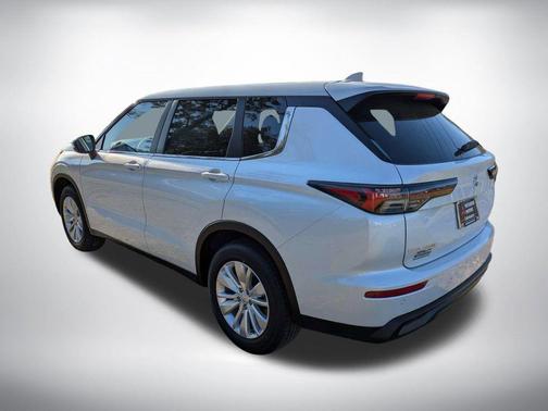 2026 Mitsubishi Outlander ES