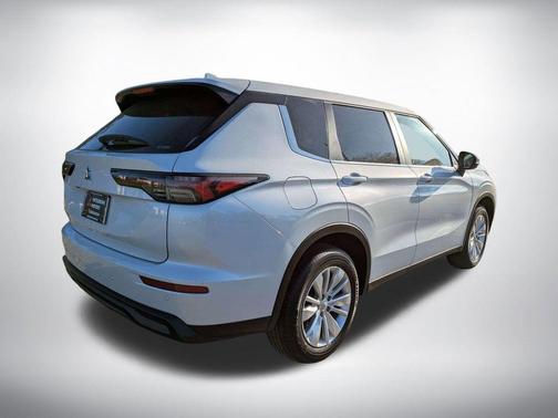 2026 Mitsubishi Outlander ES