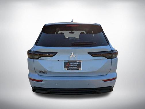 2026 Mitsubishi Outlander ES