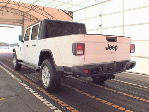 2023 Jeep Gladiator Sport