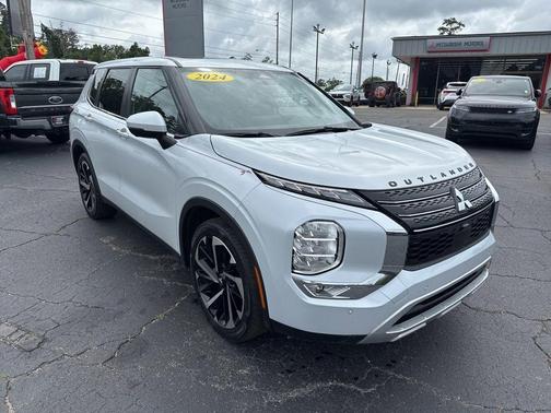 White Diamond 2024 Mitsubishi Outlander SE