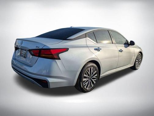 Brilliant Silver Metallic 2023 Nissan Altima 2.5 SV
