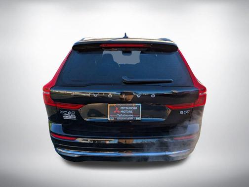 2023 Volvo XC60 B5 Ultimate Bright Theme