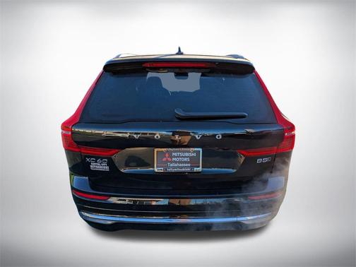 2023 Volvo XC60 B5 Ultimate Bright Theme