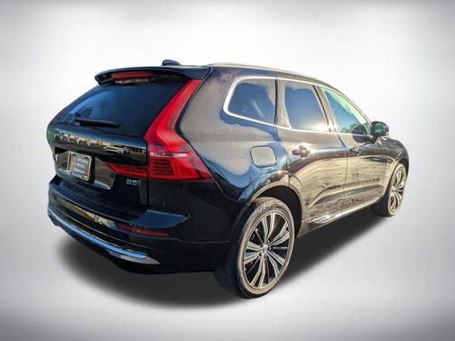 2023 Volvo XC60 B5 Ultimate Bright Theme