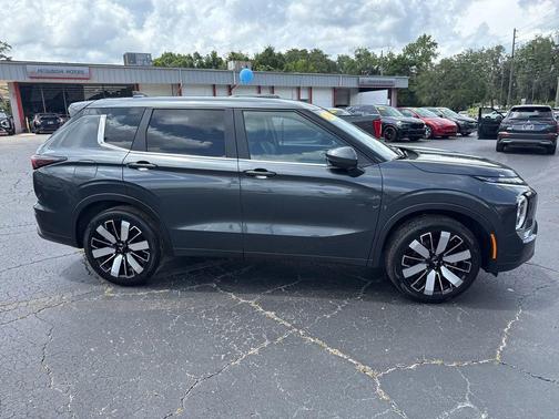 Gray 2025 Mitsubishi Outlander SE