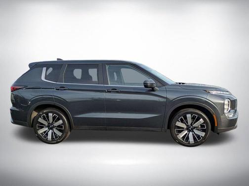 Gray 2025 Mitsubishi Outlander SE