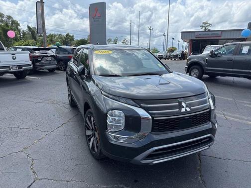 Gray 2025 Mitsubishi Outlander SE
