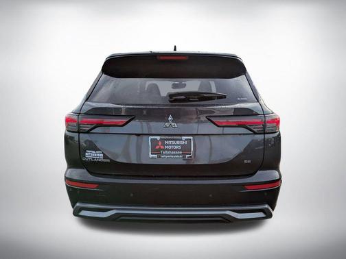 Gray 2025 Mitsubishi Outlander SE