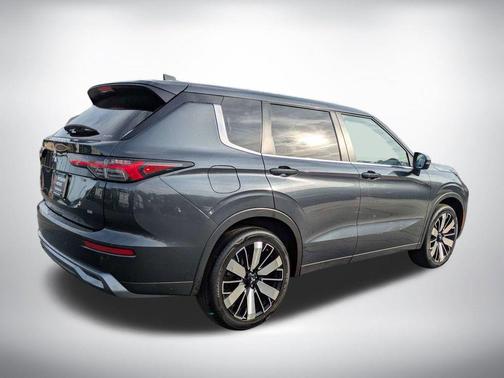 Gray 2025 Mitsubishi Outlander SE
