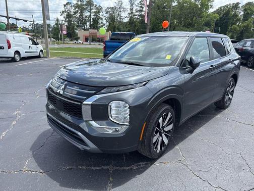 Gray 2025 Mitsubishi Outlander SE