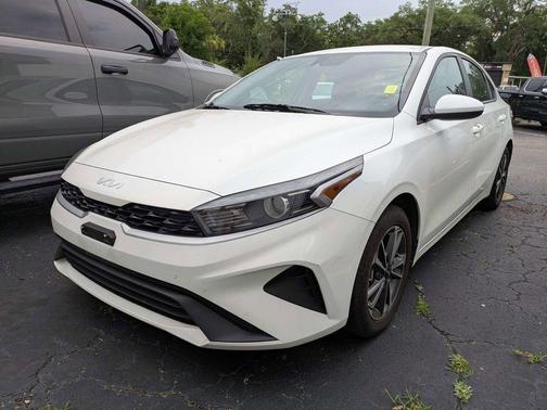 Snow White Pearl 2024 Kia Forte LXS